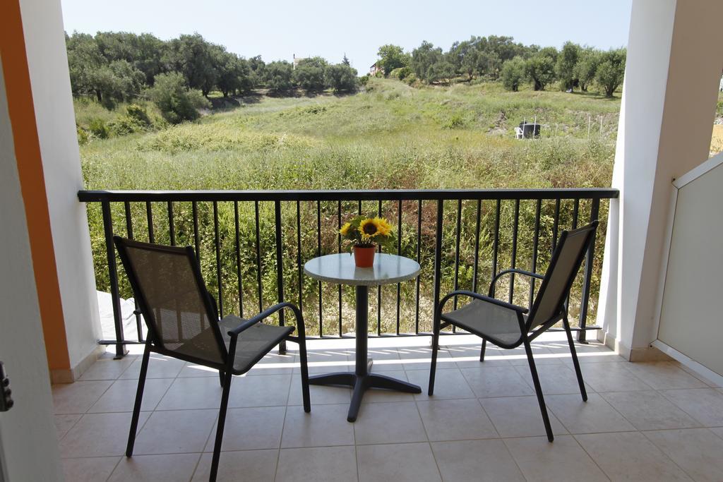 Perros Hotel Agios Stefanos Avliotes  Pokój zdjęcie