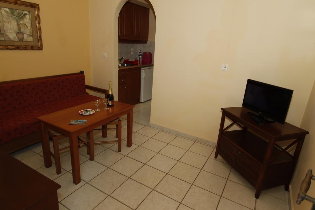Perros Hotel Agios Stefanos Avliotes  Pokój zdjęcie